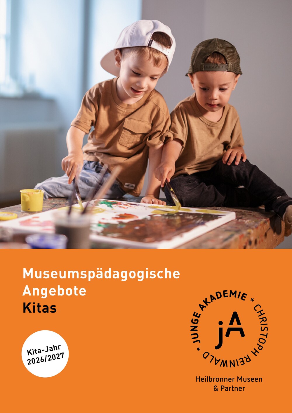 Titelbild der Kita-Mappe mit zwei Kindern